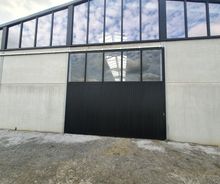 Stalen schuifdeur met glazen ramen geplaatst door HNE Construct